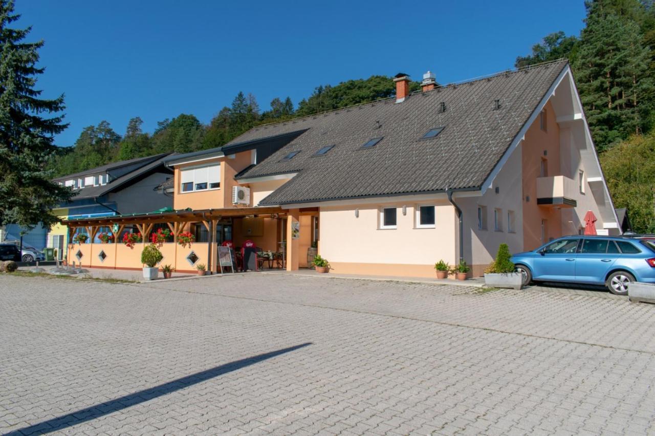 Hisa Izabela Hotel Muta Kültér fotó