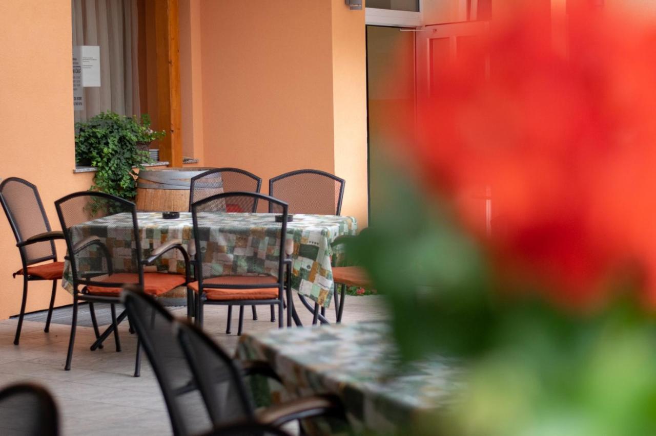 Hisa Izabela Hotel Muta Kültér fotó